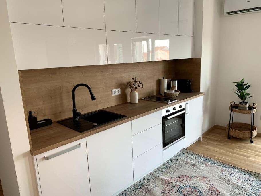Deluxe Suites Anna Vodice Exteriör bild